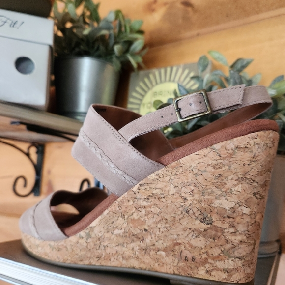 Elites Walking Cradles 💜 NIB Kalinda Suede Leather Tassel Cork Wedge Sandal 12M - Picture 5 of 10